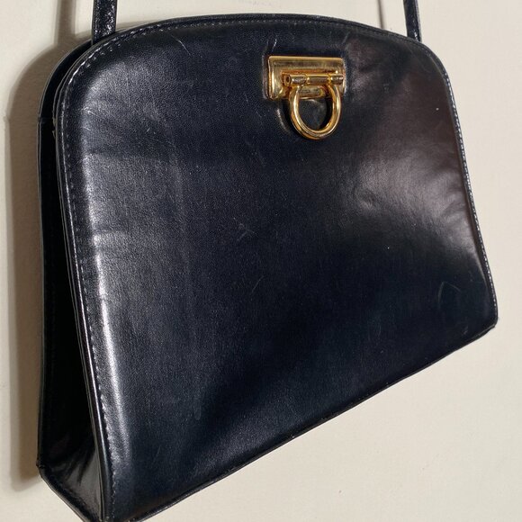 Vintage 1980s Patent Leather Crossbody or Shoulder Boxy Bag GOLD Hardware - Picture 2 of 7